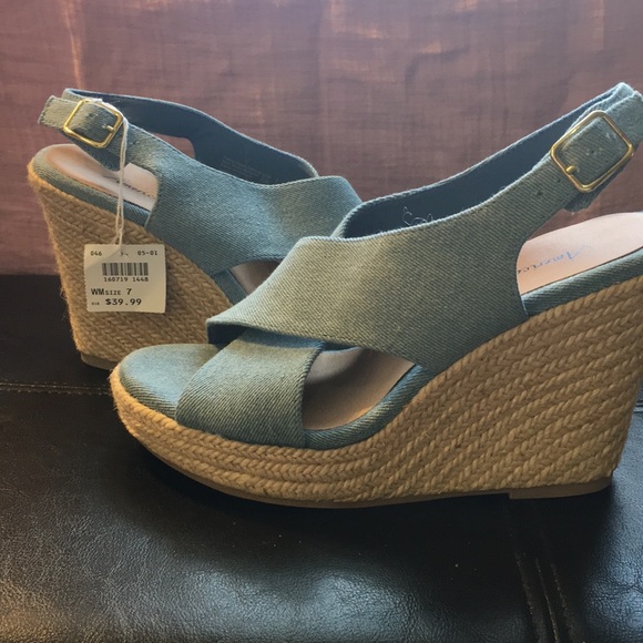 Size 7 American Eagle wedges - Picture 2 of 2